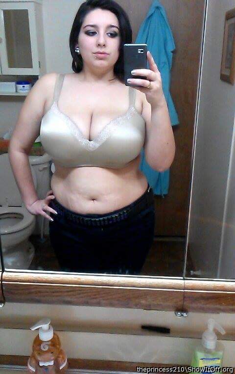 Gorgeous Lady...your so a Hottie
