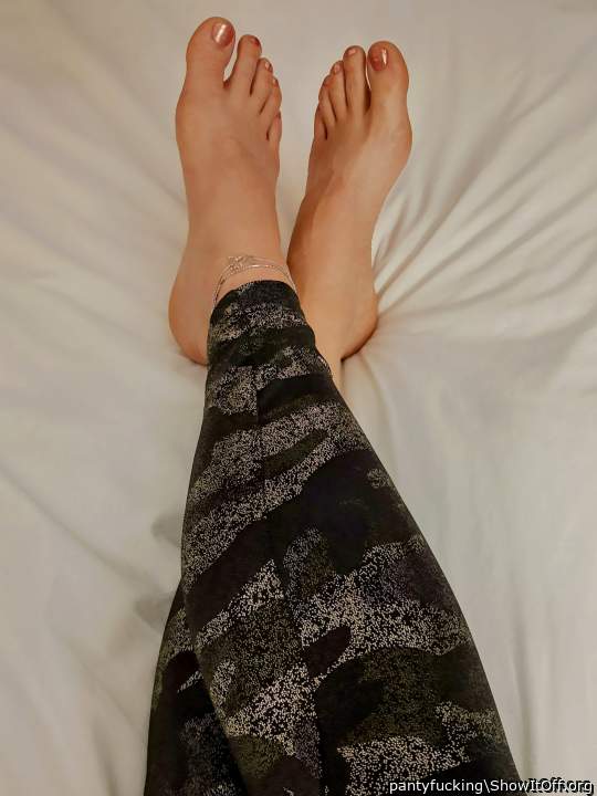 champagne toesies