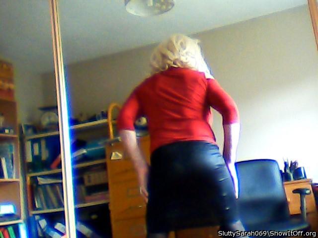 Adult image from SluttySarah069