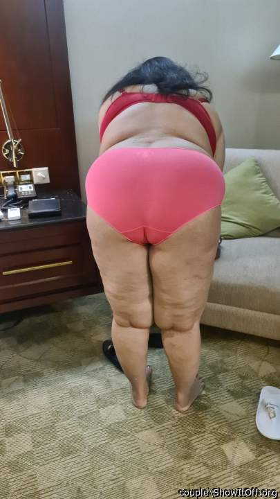 That's a good looking plump ass  