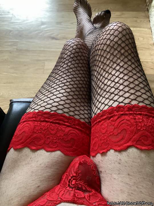 Sexy legs! I love to suck toes at one end and a cock at the 