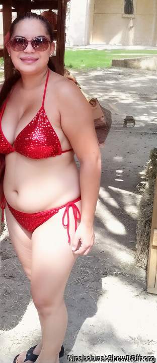 Dammmm smoking hot body and smile