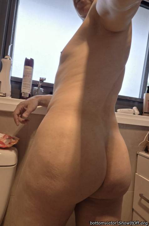Adult image from bottomvictor