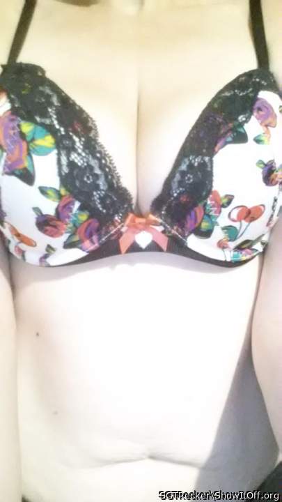 nice breasts, cute bra 