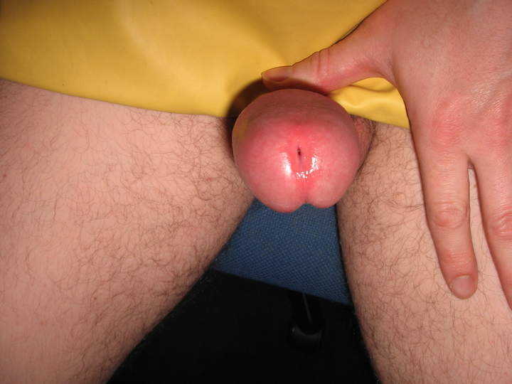 Hmm, schnes feuchtes Eichelloch, das wrde ich gern ablecke
