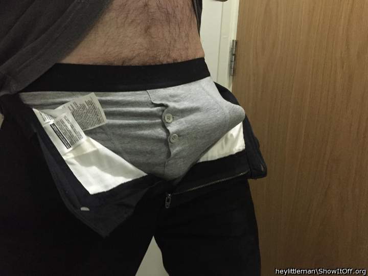 mickyuk  if I see a guy with a big bulge in him shorts or
 