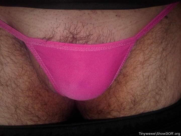 So fuckin sexy. Wanna wrap my mouth all around it. My tongue