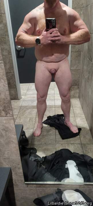 Nice muscular body .. very very nice lil Peter �.minni?
