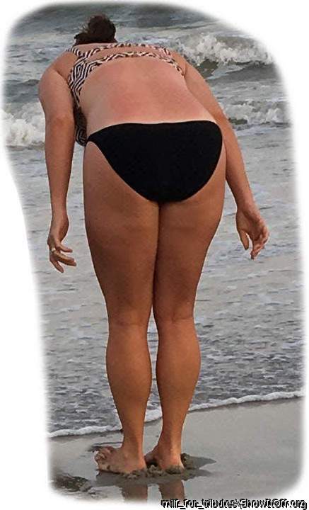 lotta reqeusts for more bikini pics 1