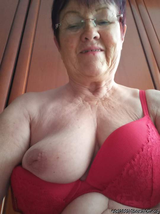 Love those gorgeous tits  