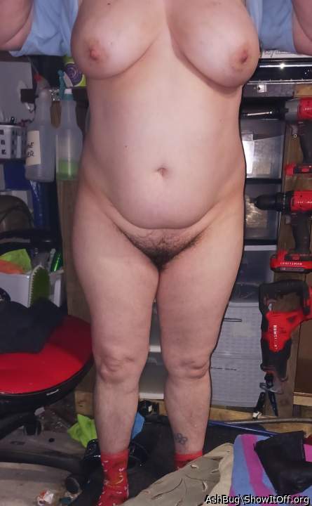 Hot naked body and love your big, gorgeous tits.    