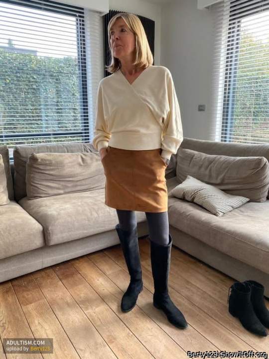 hot and sexy even like this pose  