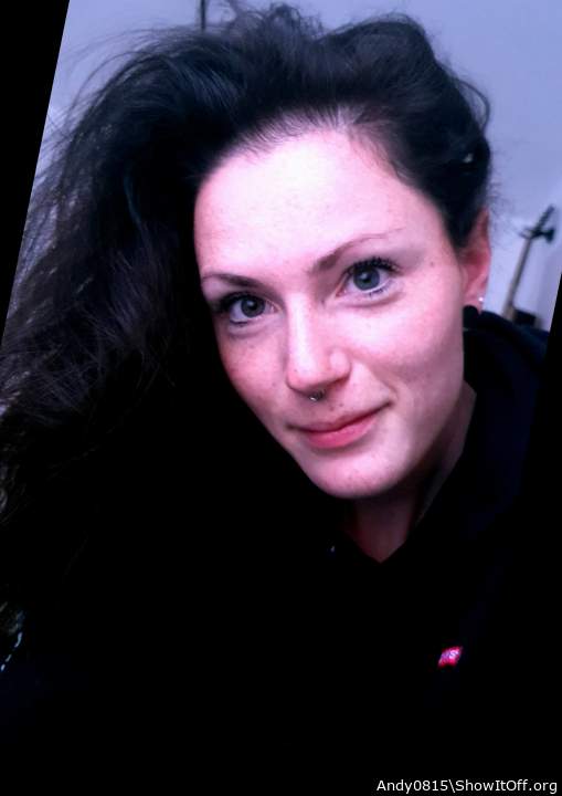 Very pretty woman.  She will look fantastic sucking cock. Be