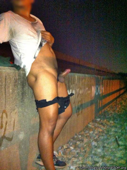 Adult image from cummobsessed