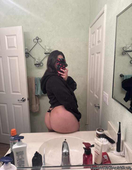 Great thick ass!!!