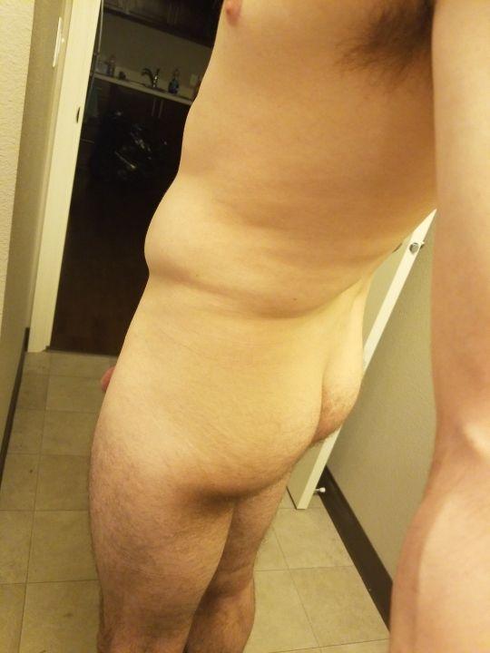  That's a very kissable butt, don't you sexy Ladies think so