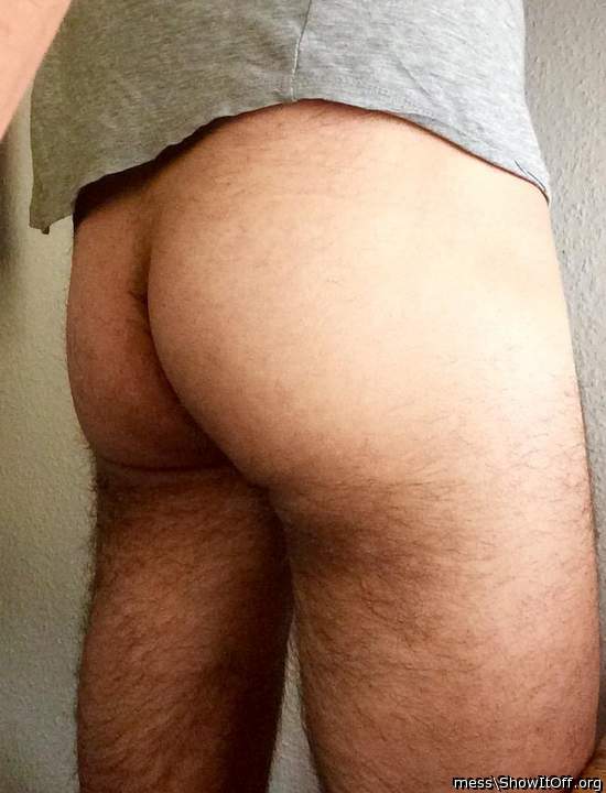 BEAUTIFUL SEXY BARE BUM    
