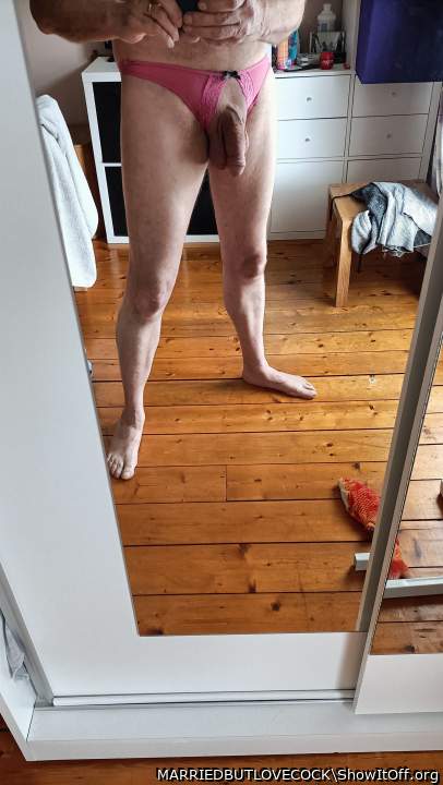 Adult image from MARRIEDBUTLOVECOCK
