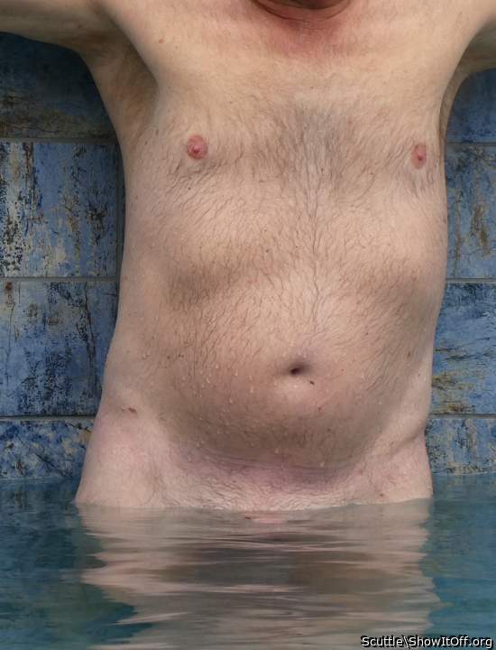 Wet Sexy Man. I wanna dive down on you�