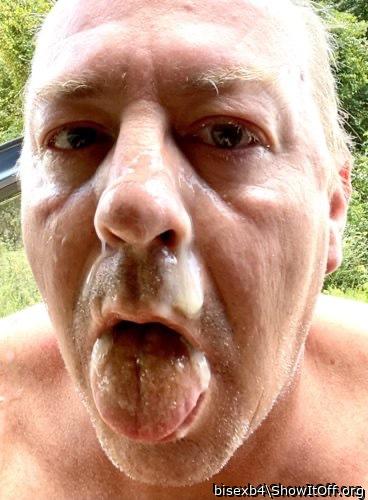 Cum on Brad�s face