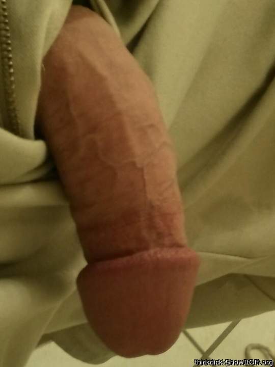     Nice cock! please add me for your friend, thank you.