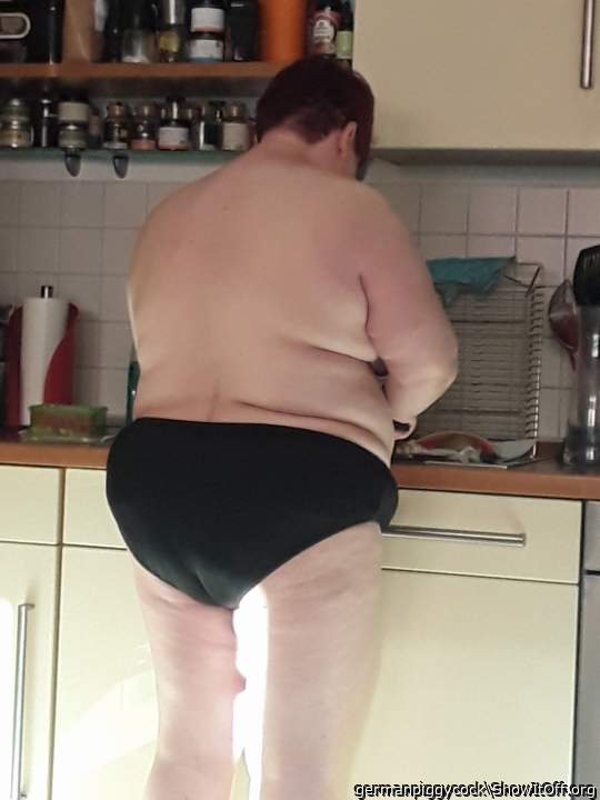 Who wants cum over me