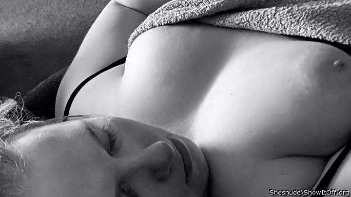 Adult image from Shesnude