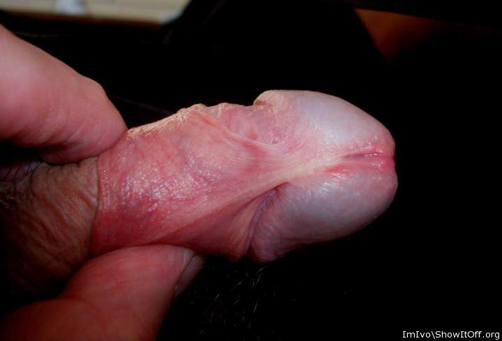 Nude glans with frenulum (extreme closeup)