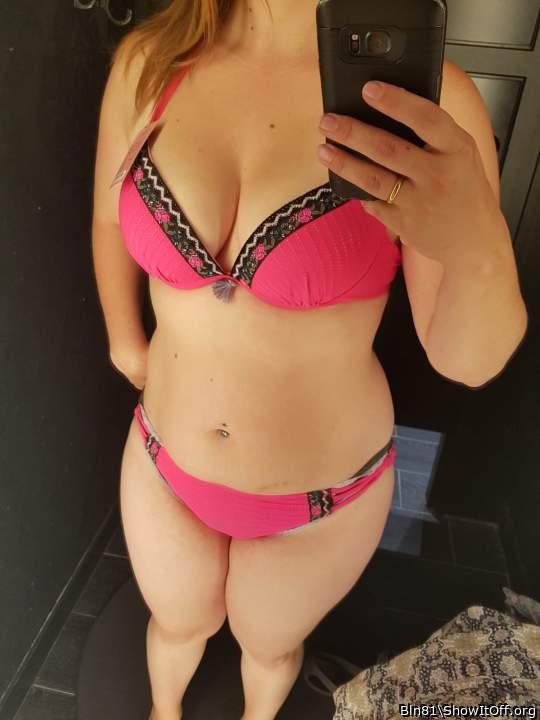 What a body! Stunning tits in that sexy bra!