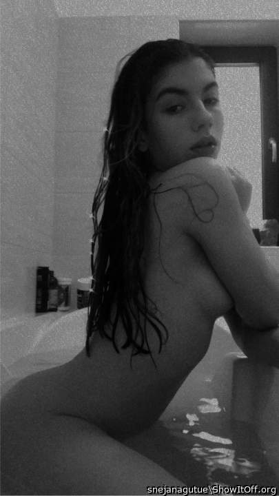 Snejana Gutue nude