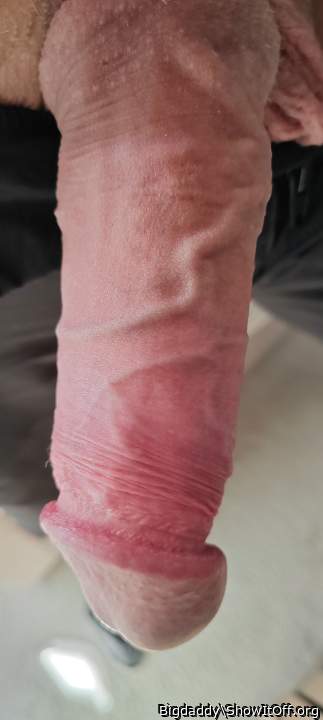 Mmmmm...lovely veiny cock..!!   