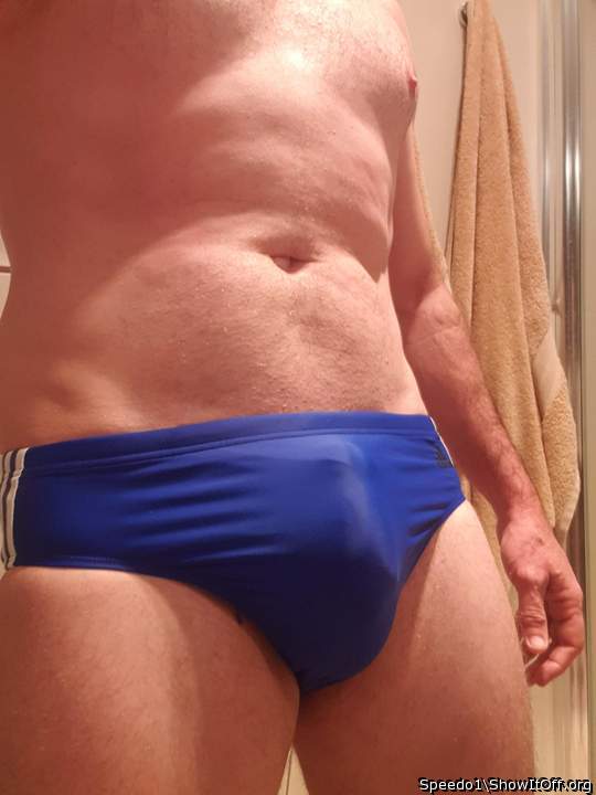 Nice 'cock-up' pose which also shows your helmet outline wel