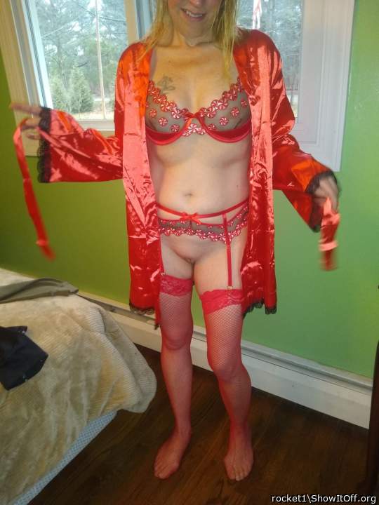 Gorgeous.  You looks erotic and sexy.  Great outfit and we d