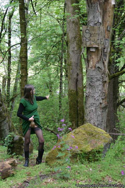 Look, she is so sexy she makes the trees stiff!     