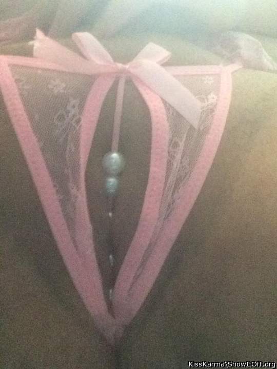 I love to lick on them pearls!!!!