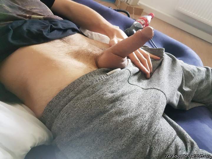 Mmmmmmm. I'd love to suck your cock!