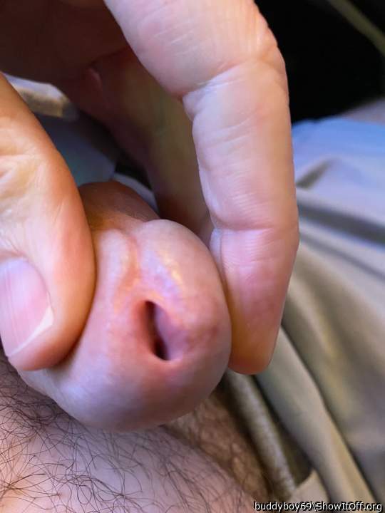 Beautiful cum slit!  I�d love to feel it with my tongue!