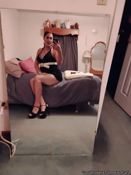 Looking incredibly gorgeous and unbelievably sexy 🔥