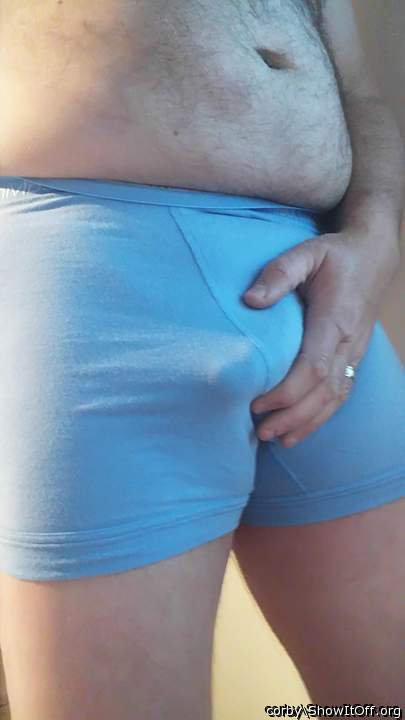 Oh how I'd love to caress your pretty big sexy bulge and fee