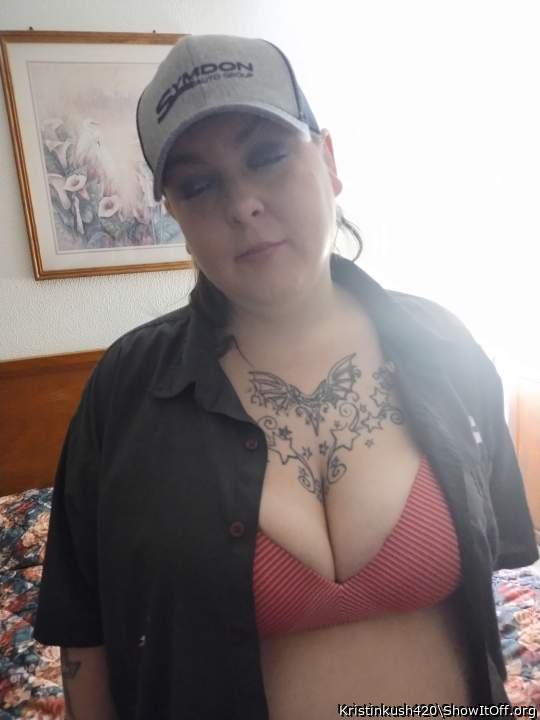 Wooow  it looks so good!   I would like to help you undress 