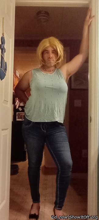 Pose for me Baby. You make me hard�