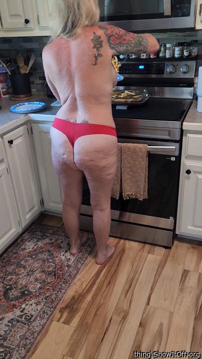  Awesome body  so sexy   love her ass