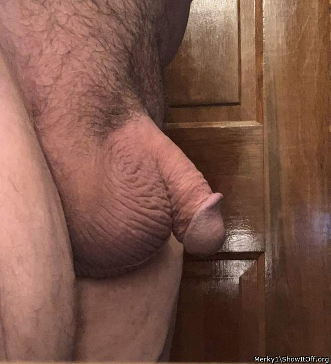 Perfect beautiful dick and balls 🔥🍻