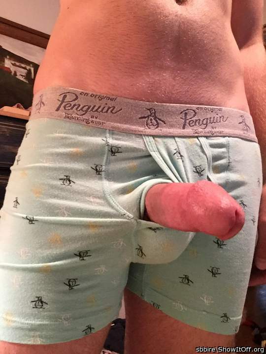 would love to suck that beautiful cock ! Mmmm