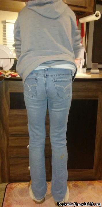 Your bum looks sexy in those jeans, love to have them when y