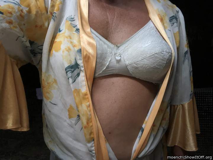 danke kitty,ich finde diesen old fashion morgenmantel einfac