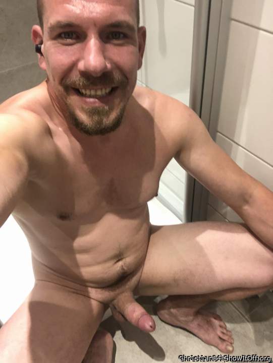 You are a good looking young Man, mate  Right girls? 