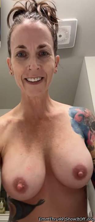 Damn youre pretty and sexy, love the smile, tattoos and tit