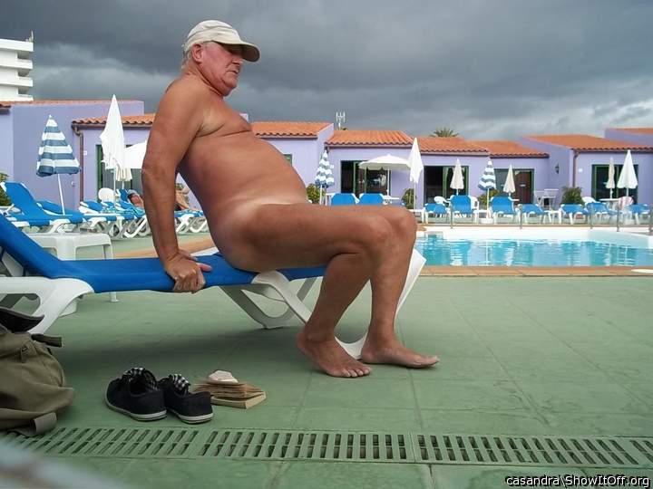 Love to be naked with others by the pool