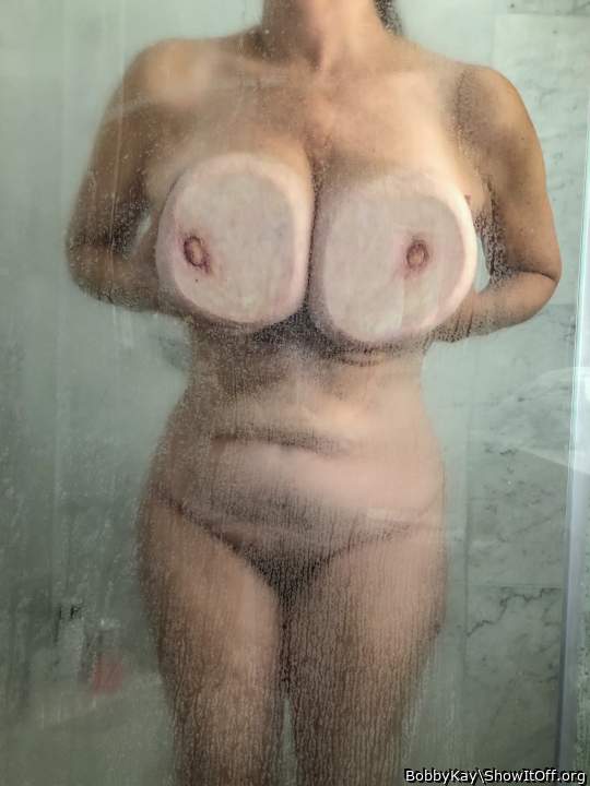 Pressed shower full body shot.  Feeling cute today &#128521;
